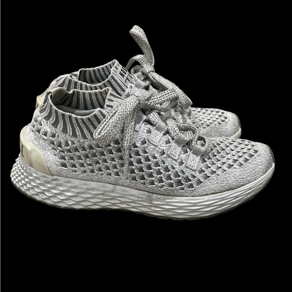 NOBULL cool gray knit runners. Women’s size 5.